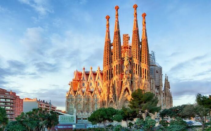 Sagrada Família Towers and Tickets: What Each Option Actually Includes (And How to Choose)